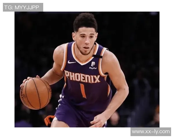 布克全能表现助力球队胜利12投仅4中却贡献18分5篮板5助攻正负值高达14